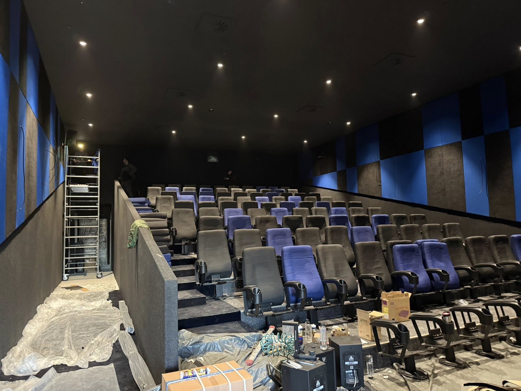 Lucrările de renovare la cinematograful din Alba Mall, singurul din județ, intră în linie dreaptă. “S-a schimbat tot: siguranța, confortul, tehnologia și experiența de vizionare”